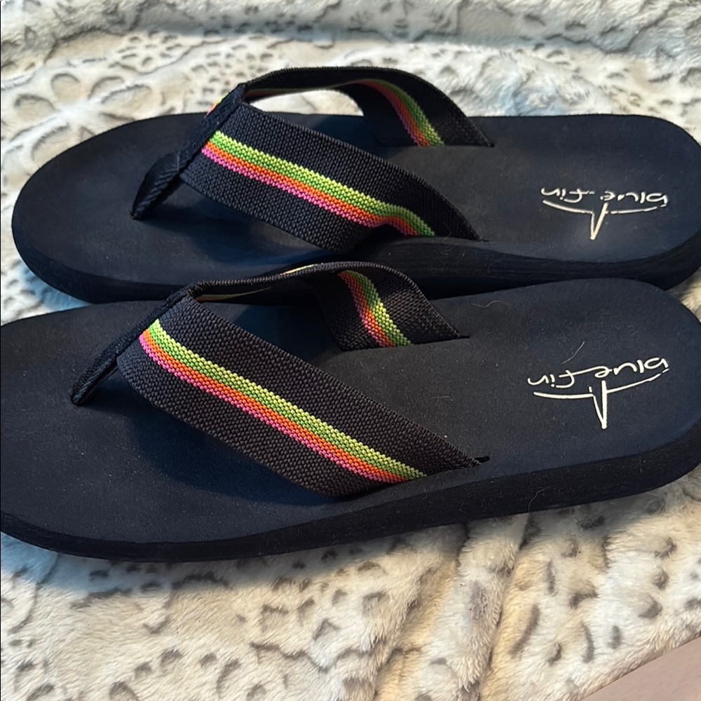Size 9 Blue Fin Black Sandals with Multicolor Straps